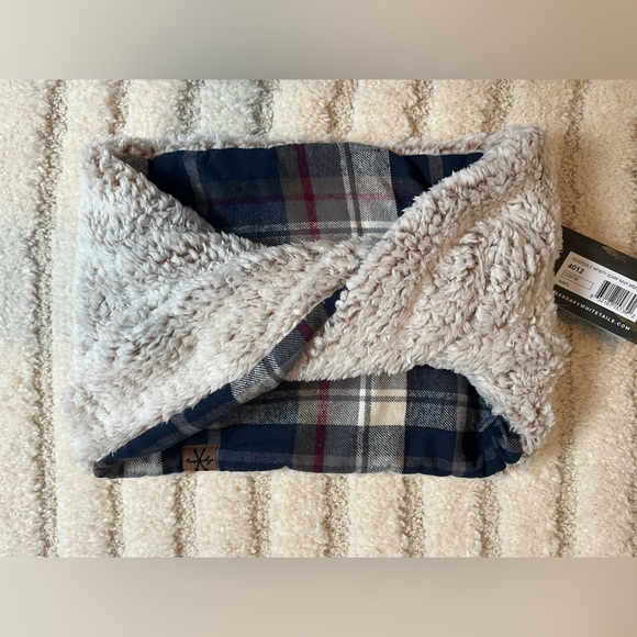 Legendary Whitetails Reversible Scarf - Picture 4 of 5